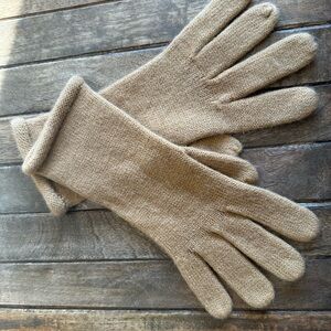 Nordstrom camel tan one size wrist length super soft classic gloves